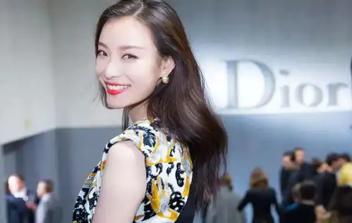 同样是红衣look,烈火如歌中的热巴为什么一言难尽
