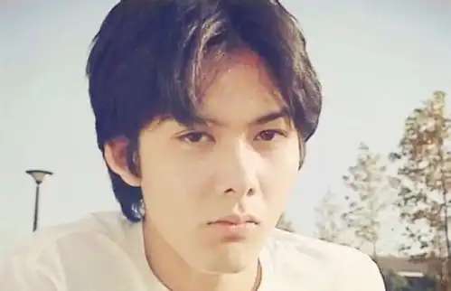 27年前的神级美少年,与女友恋爱11年不结婚,今44岁了