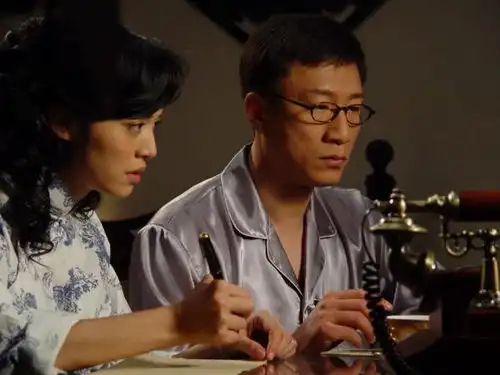 红雷邓超杨幂,大热明星都曾获奖,金扫帚是个粉丝互怼的狂欢
