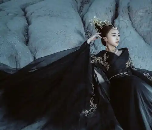 延禧攻略魏璎珞饰妲己,剧照一出,竟被三个女配秒杀女主光环
