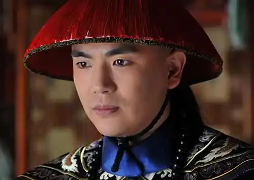 甄嬛传甄嬛爱过四个男人,除了皇上果郡王温太医外,最后那个绝对想不到
