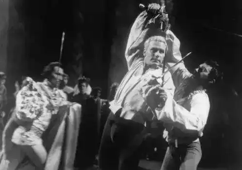 哈姆雷特一个男孩要历经多少磨难,才能成为一个男人
