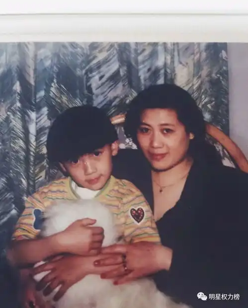 王俊凯蔡徐坤朱一龙李易峰,这些男孩纸都是吃可爱长大的叭
