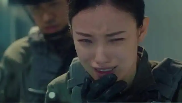 拆弹专家2导演核弹炸碎刘德华,倪妮哭了,青云和我也哭了