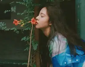 票选今夏最耐热爱豆是马丁靴护体的宋妍霏杨幂,还是钟情毛衣的许凯宋茜