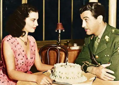 回顾乱世佳人费雯丽为爱情抛夫弃女,多年后遭遇背叛痴心不改
