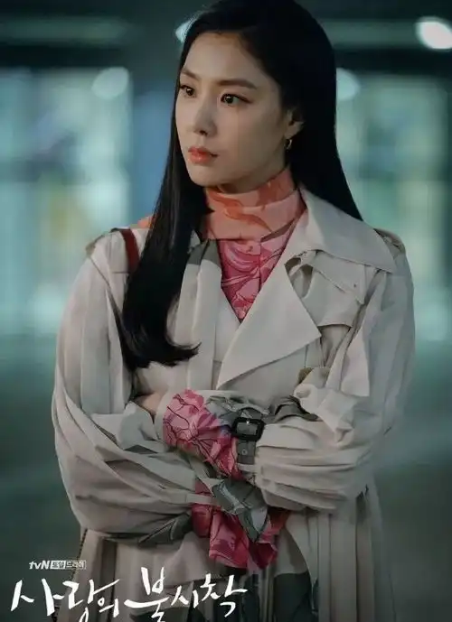 下周穿什么明明拿的女二剧本,愣是穿成了女主特别是朱珠
