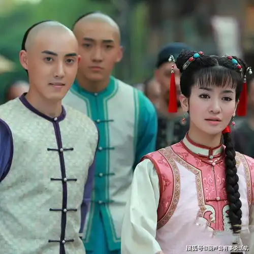 张睿被琼瑶一眼看中,成功塑造了五阿哥一角,他为何现在卖烧烤
