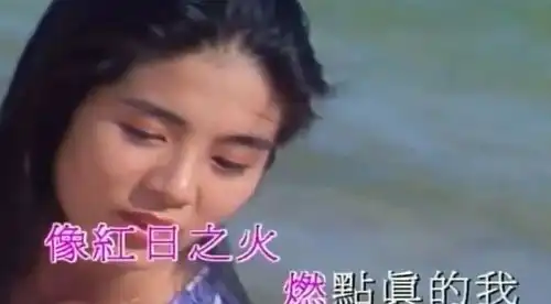 46岁杨采妮罕见晒自拍照,头发乌黑浓密,颜值状态在线