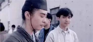 王祖贤多年前剧照流出,请注意她身边的小记者,现在成了大明星