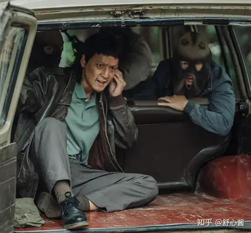 同样饰演悍匪,除暴和新警察故事中吴彦祖的角色有哪些异同
