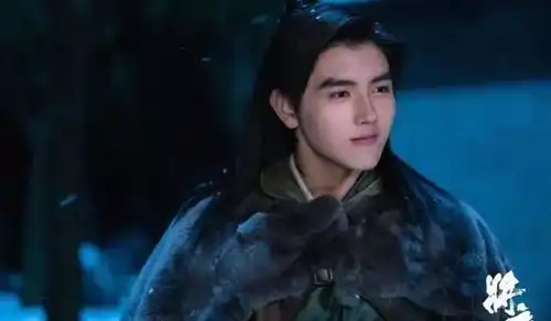 陈飞宇发表感言口误,对陈凯歌说我是你爸,谁注意到胡歌
