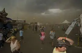 加拿大音乐会舞台被狂风吹塌76人伤亡