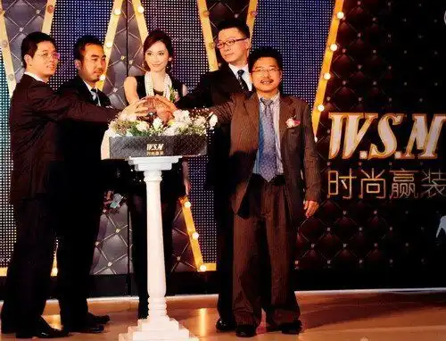 女星吴佩慈秀黑裙诱惑大谈办公室时尚经
