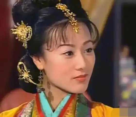 和佘诗曼情同姐妹,为父母损失7位数,曾竞选港姐今47岁仍未婚
