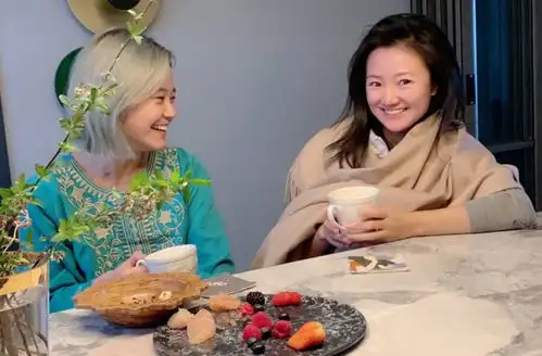 亲妈是影后,父亲是个谜,郑晓龙都捧不红她,如今却似青春期少女