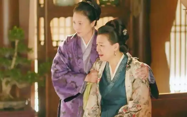 50岁刘琳飞天奖落选后近照曝光素颜接地气,网友却误认成是金龟子