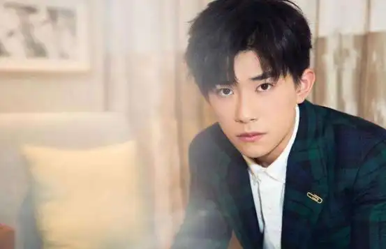 易烊千玺为表演打基本功,未来遇到好的剧本,可能成影帝大方光彩
