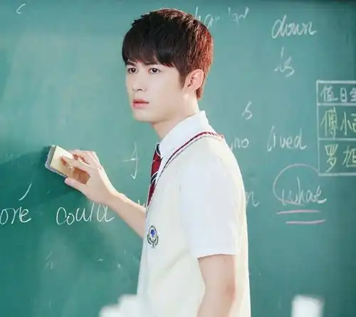 同样是校草,彭于晏帅气张翰霸道刘昊然青涩,他是难以逾越的巅峰