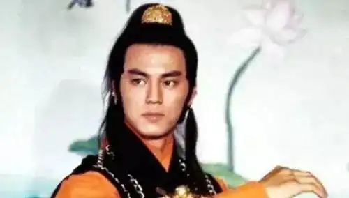 一代大侠狄龙被邵氏抛弃,和姜大卫反目,后凭英雄本色翻红
