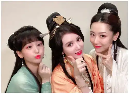 神话三美穿古装同框,白冰没变化张萌可爱,粉丝爷青回
