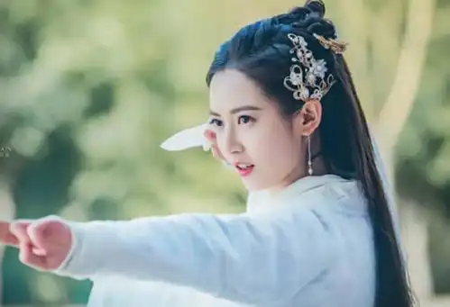 新倚天周芷若为何会输给赵敏光明顶上的这一剑注定了结局
