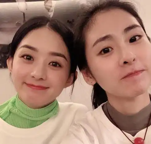 赵丽颖给张碧晨支持,却意外暴露了自己的手机型号,太节省了