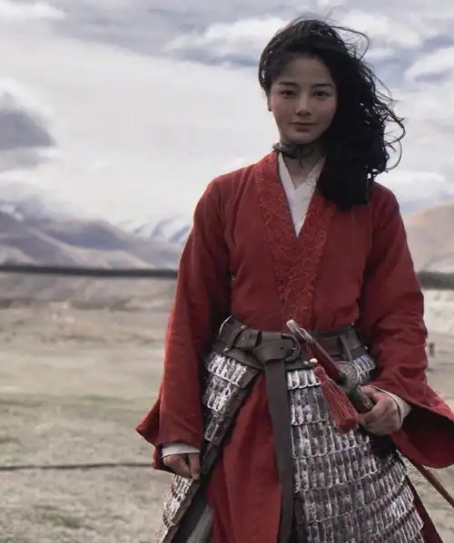 刘亦菲武替晒花木兰剧照,颜值高身材好,大有艳压正主之势
