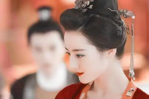 于正审美也太好,迪丽热巴当年在他剧中美艳倾城,不输后来的凤九
