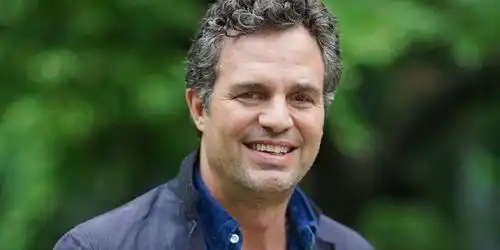 马克鲁法洛证实正商谈出演剧版寄生虫