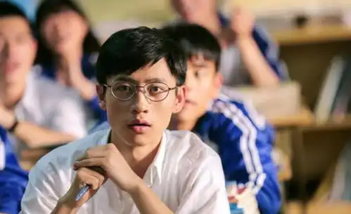 魏晨和张天爱合作表演,被搭肩后竟害羞了,粉丝调侃已婚的自觉

