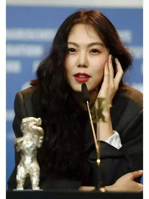 影后恋上已婚导演,为爱甘做第三者
