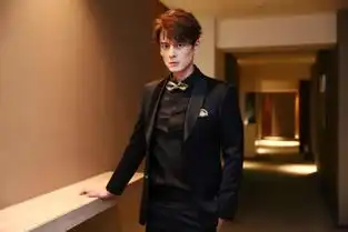 谈判官造型男帅女美,最后一位帅炸,网友对他路转粉了
