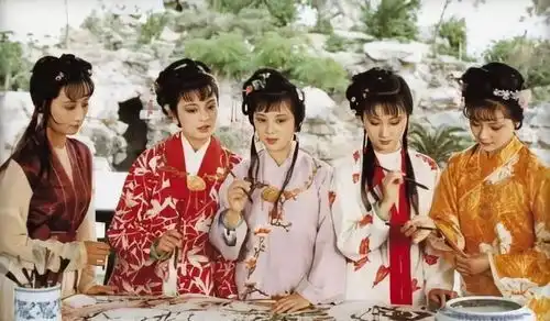 87版红楼梦薛宝钗张莉绝版照片,张张经典,总有一张你没见过
