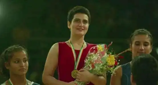 摔跤吧爸爸他用坚持换来了女儿的一片天地
