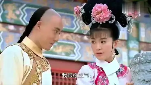 新还珠格格小燕子生永琪的气,永琪用一个花灯让小燕子消气了
