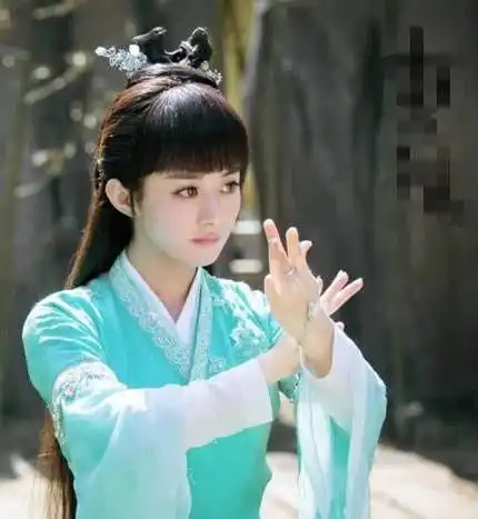 佟丽娅唐嫣靠发饰仙气十足,杨幂热巴耳坠超惊艳而赵丽颖太实用