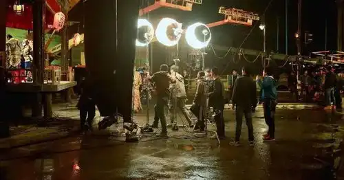 曹郁我在八佰,带领两百人摄影组打仗
