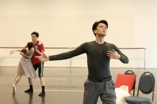 海派芭蕾演绎歌剧魅影,足尖舞出戏剧力量