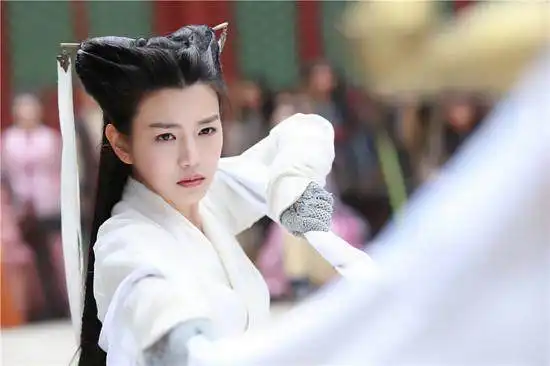 小龙女中刘亦菲最有仙气,范文芳演技平淡,而她无可挑剔
