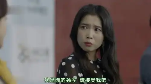 儿子带好友向妈妈招手,殊不知好友的生母,竟和他一样都是韩彩英