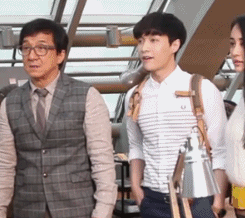 张艺兴在热映电影功夫瑜伽中彰显小绵羊本色
