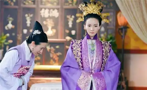 皇后反对改立太子被废,12年后太子即位,对她非常孝敬,活到80岁
