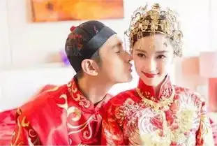一件最美凤冠霞帔,在千篇一律的婚礼中脱颖而出
