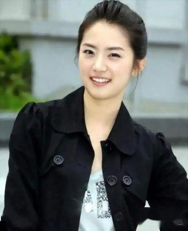 迷惑行为放羊的星星女主穿婆婆睡裤躺公公腿上,可长点心吧
