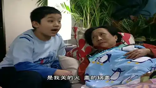 家有儿女姥姥用了过期灭火器,怎料把自己病倒了,吃大亏了