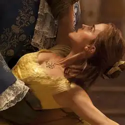 美女与野兽珠宝巧思贝儿都戴起了earcuff
