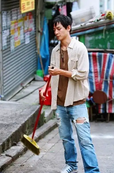 也只有他能诠释得这么完美,他是影帝吴彦祖
