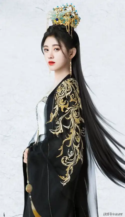 她第一部戏就和王源合作,3次搭档鞠婧祎,慕南枝造型比主角好看