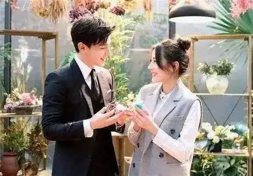 杨紫质问胡一天为何拒绝互相合作,原因是李现却让人心疼